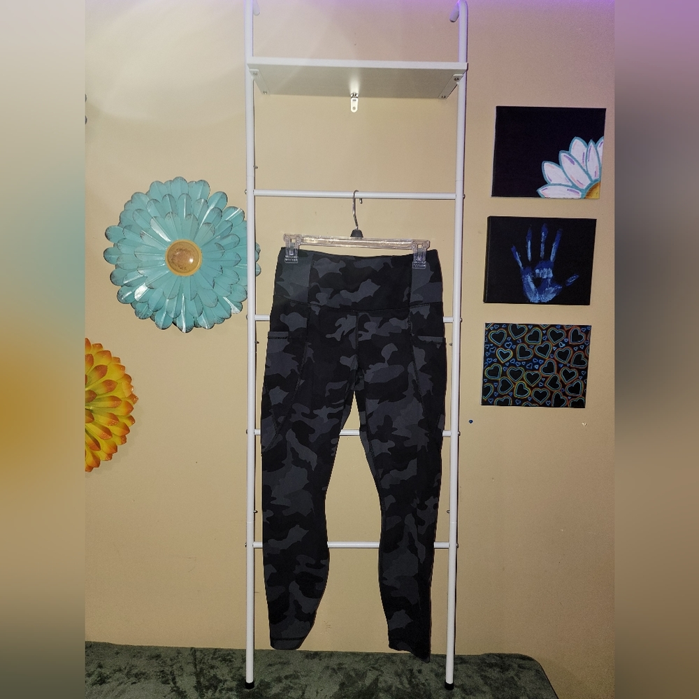 Great and black camo leggings